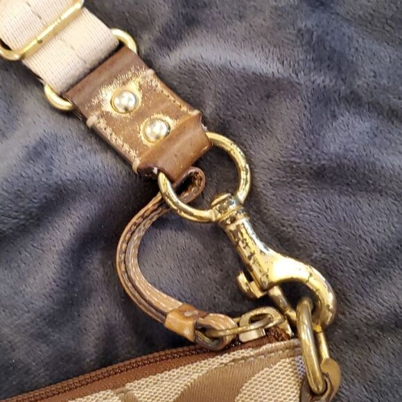 Fun mini Coach crossbody - Picture 3 of 8